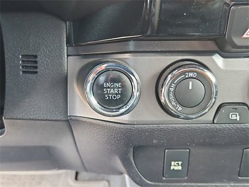 Used 2017 Toyota Tacoma TRD Sport image 27