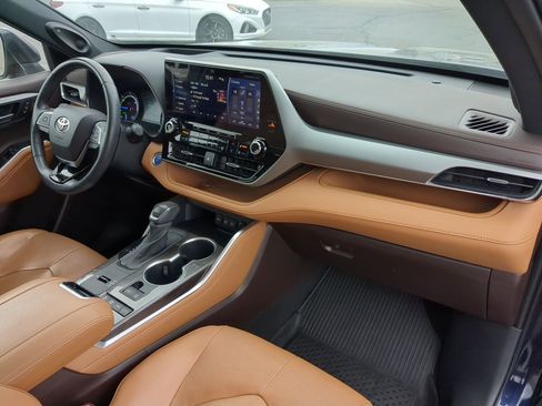 Used 2021 Toyota Highlander Platinum image 22
