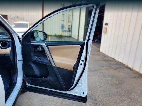 Used 2015 Toyota RAV4 Limited FWD image 24