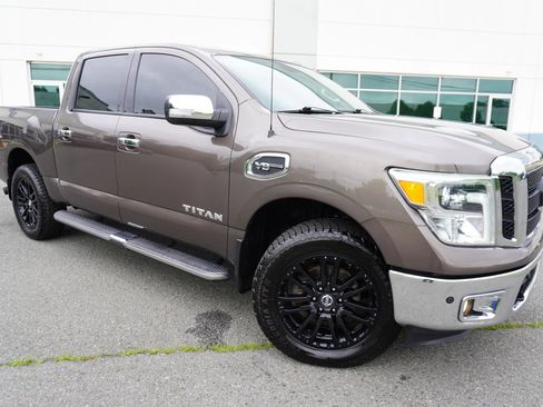 Used 2017 Nissan Titan SL AWD/4WD image 1