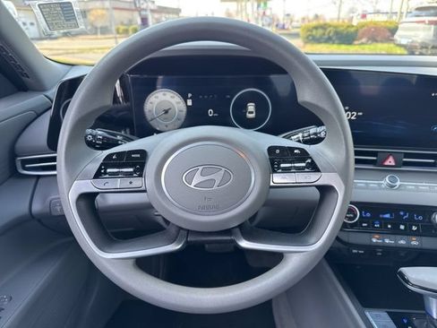 Used 2024 Hyundai Elantra SEL FWD image 10