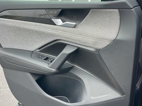 Certified 2025 Volkswagen Tiguan S FWD image 26