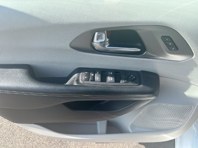 Used 2022 Chrysler Pacifica Touring-L FWD image 16