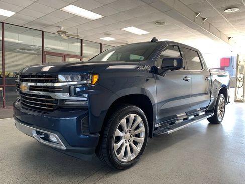 Used 2020 Chevrolet Silverado 1500 High Country w/ Technology Package AWD/4WD image 3