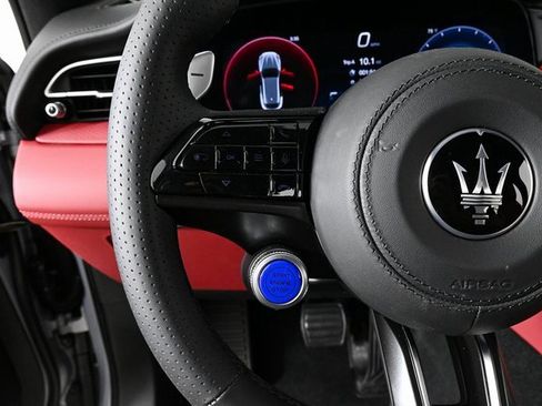 New 2025 Maserati Grecale GT image 11