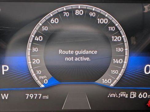 Used 2025 Volkswagen Taos SE w/ Panoramic Sunroof Package FWD image 10