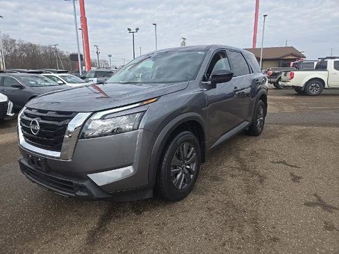 Certified 2024 Nissan Pathfinder S image 3