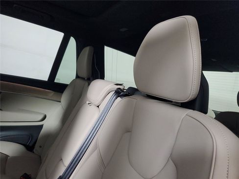 Certified 2026 Volvo XC90 B6 Plus AWD/4WD image 11
