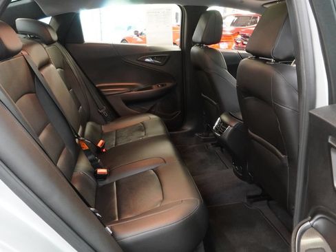 Used 2017 Chevrolet Malibu LT w/ Leather Package FWD image 32