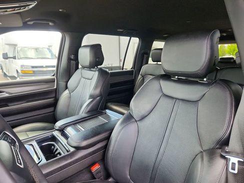 Used 2023 Jeep Wagoneer L Series II image 21