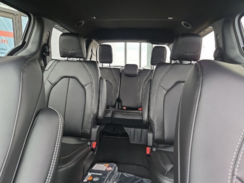 New 2026 Chrysler Pacifica Select image 34