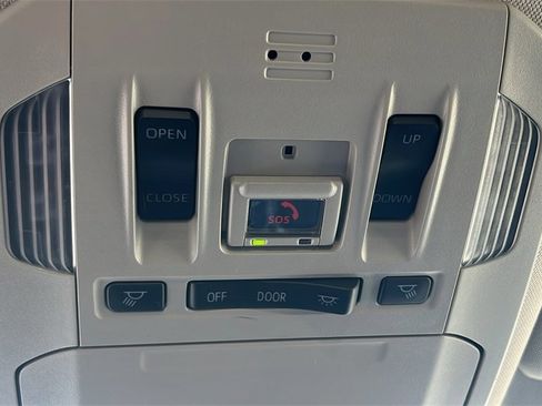 Used 2023 Toyota Highlander XLE image 17