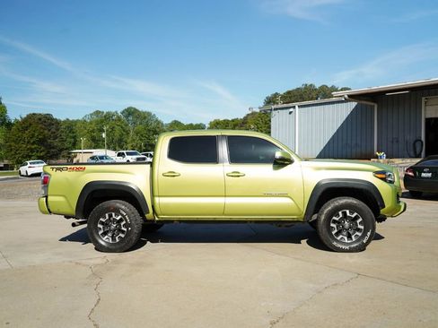 Used 2023 Toyota Tacoma TRD Off-Road w/ TRD Premium Off Road Package image 3