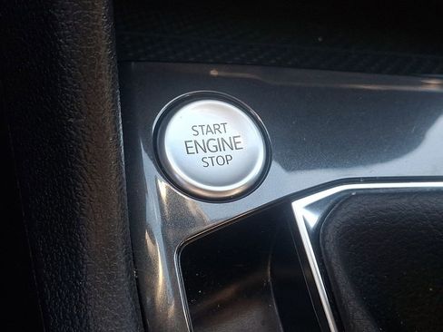 Used 2022 Volkswagen Tiguan SE image 22