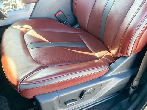 Certified 2022 Ford F450 Platinum w/ FX4 Off-Road Package image 23