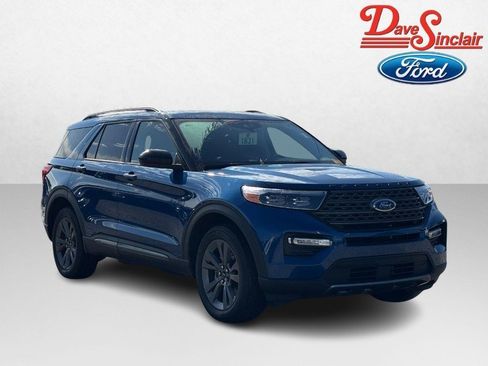 Used 2023 Ford Explorer XLT w/ Equipment Group 202A AWD/4WD image 4