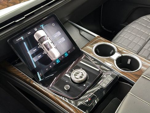 Used 2025 Cadillac Escalade Sport Platinum w/ LPO, ONYX Package image 21