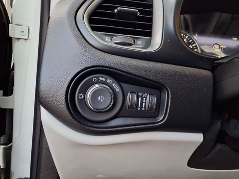 Used 2022 Jeep Renegade Latitude w/ Convenience Group image 20