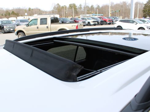 Used 2025 Ford Explorer ST image 26