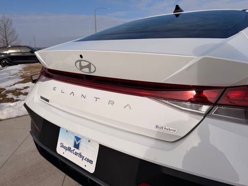 Used 2025 Hyundai Elantra Hybrid FWD image 28