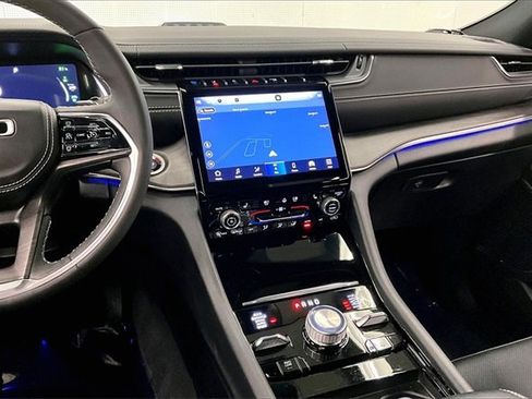 Used 2022 Jeep Grand Cherokee Overland image 6