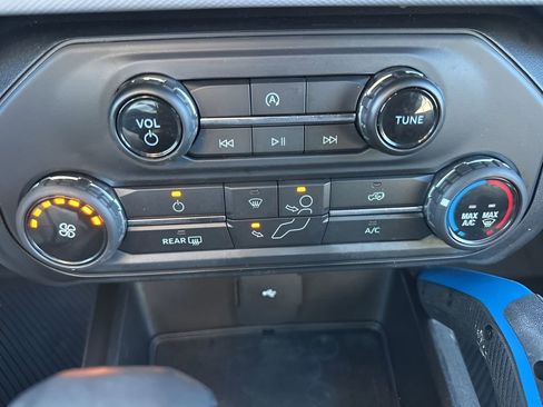 Used 2022 Ford Bronco Black Diamond image 16