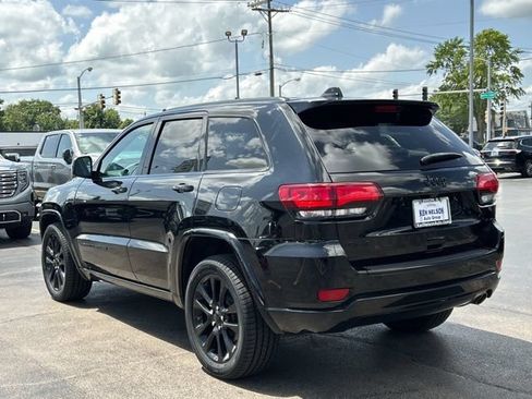 Used 2018 Jeep Grand Cherokee Altitude AWD/4WD image 5