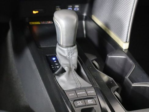 Used 2025 Toyota Camry SE image 28