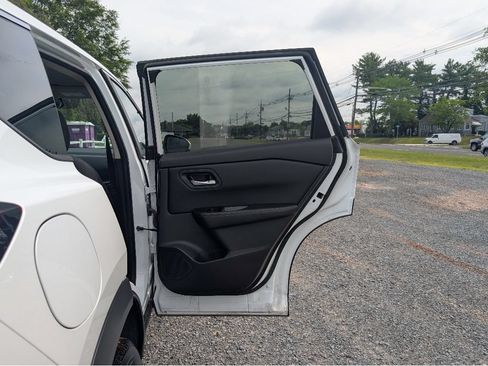 Used 2024 Nissan Rogue SV FWD image 12