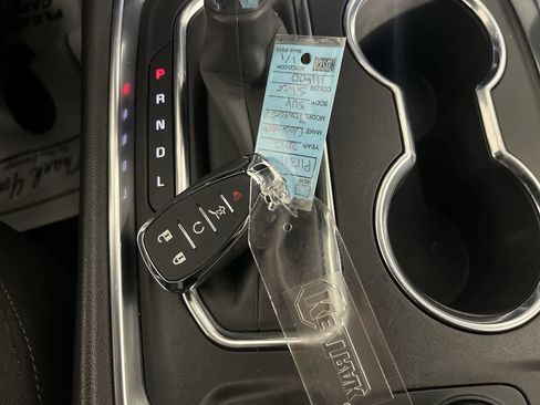 Used 2022 Chevrolet Traverse LT image 23