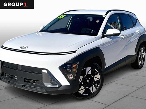 Used 2025 Hyundai Kona SEL image 1