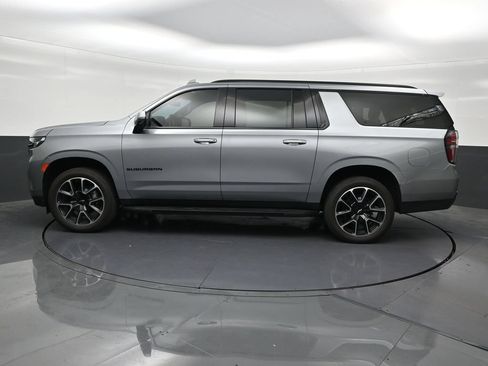 Used 2024 Chevrolet Suburban RST w/ Luxury Package RWD image 2