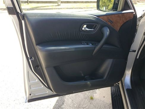 Used 2023 Nissan Armada SL w/ Captain's Chairs Package image 10