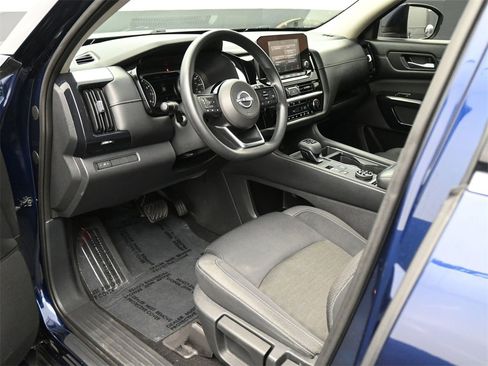 Used 2022 Nissan Pathfinder S image 2