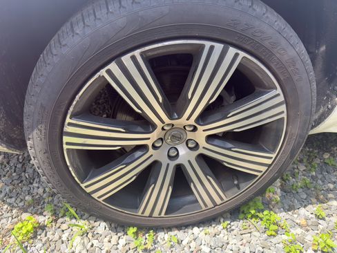 Certified 2023 Volvo XC90 B6 Ultimate w/ Lounge Package image 12