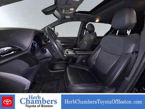 Used 2021 Toyota Sienna XSE w/ XSE Plus Package AWD/4WD image 6