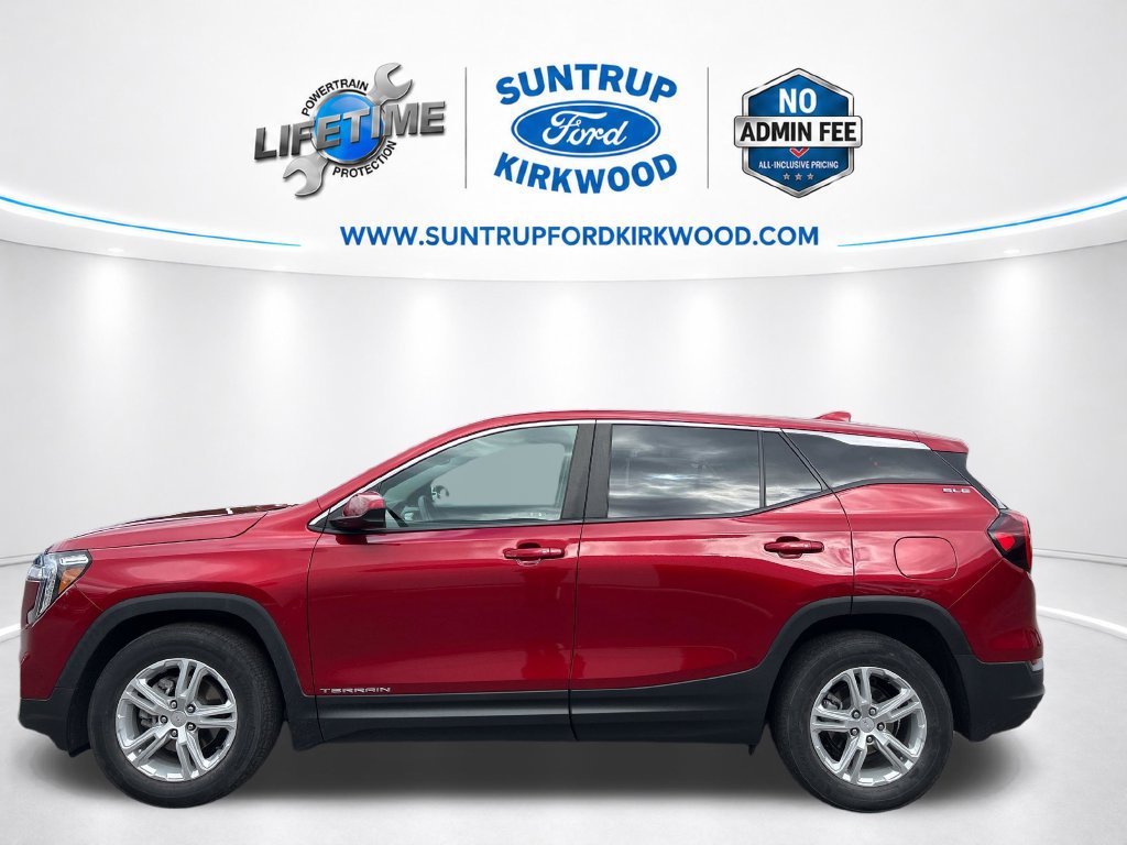 Used 2022 GMC Terrain SLE FWD image 2