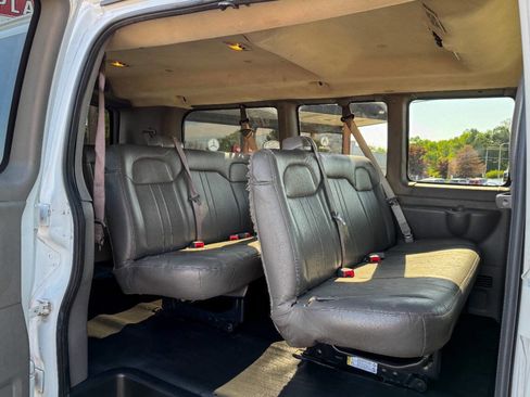 Used 2018 Chevrolet Express 2500 LS w/ Driver Convenience Package RWD image 13