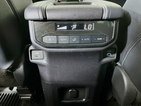 Used 2024 Toyota Grand Highlander AWD image 32