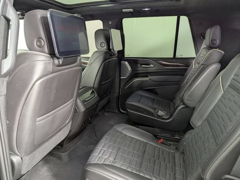 Used 2023 Cadillac Escalade Sport Platinum w/ LPO, ONYX Package AWD/4WD image 18