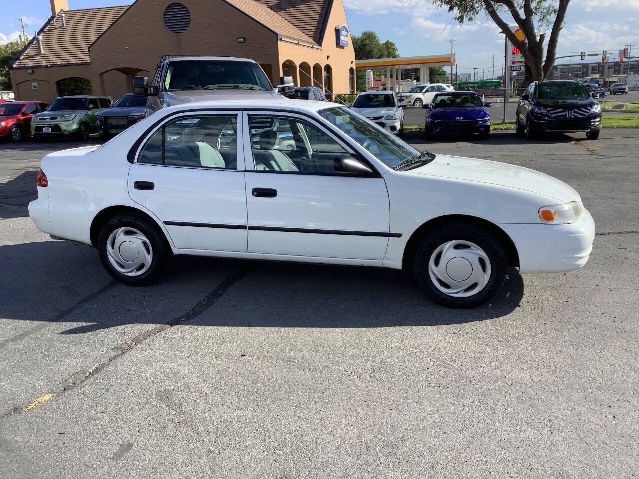 Used 2000 Toyota Corolla VE FWD image 8