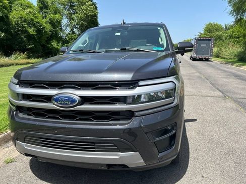 Used 2022 Ford Expedition XLT AWD/4WD image 2