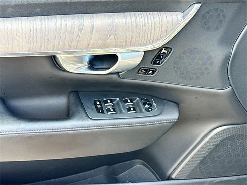 Used 2023 Volvo S90 B6 Plus image 19