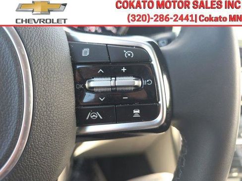 Used 2024 Kia Carnival EX FWD image 35