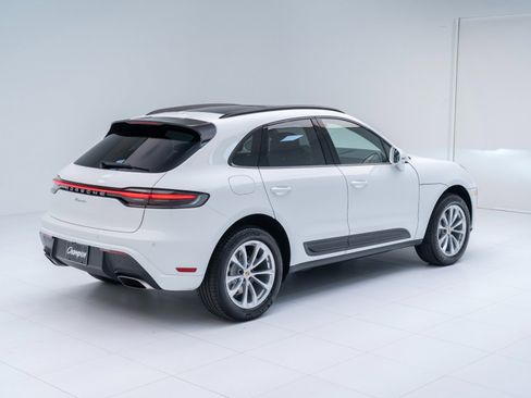 Certified 2026 Porsche Macan AWD/4WD image 9
