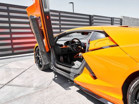 Used 2024 Lamborghini Revuelto AWD/4WD image 37