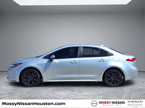 Used 2026 Toyota Corolla LE FWD image 5