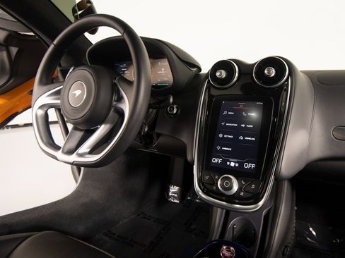 Used 2023 McLaren GT image 24