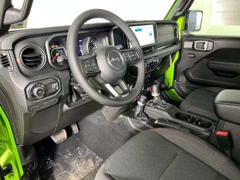 New 2026 Jeep Wrangler Unlimited Rubicon image 25