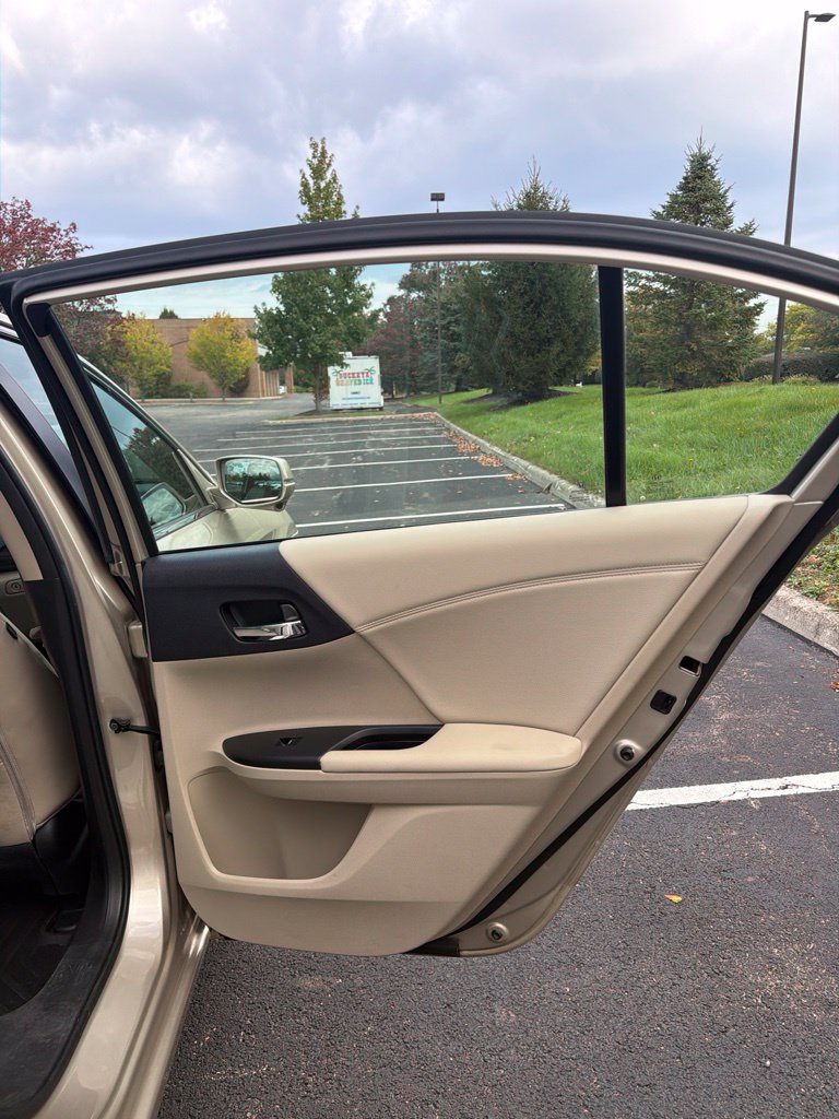 Used 2017 Honda Accord EX-L image 30